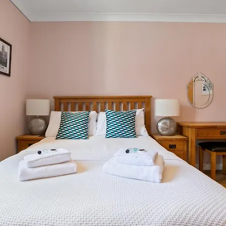 Lovely In - Pass The Keys Apartment *