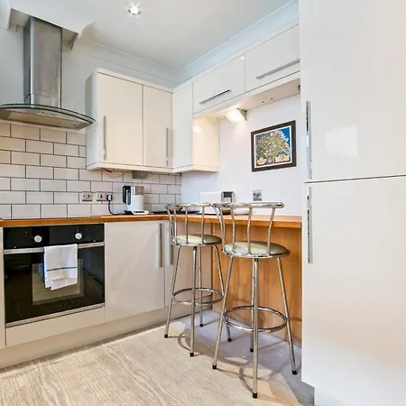 5 St Georges House Lovely 1-bed Right In The Heart Of Pass The Keys *
