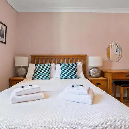 Apartamento 5 St Georges House Lovely 1-bed Right In The Heart Of Pass The Keys *
