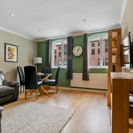 5 St Georges House Lovely 1-bed Right In The Heart Of Pass The Keys Apartamento