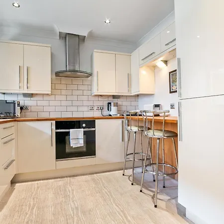 Διαμέρισμα 5 St Georges House Lovely 1-bed Right In The Heart Of Pass The Keys